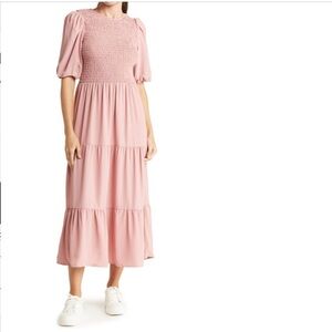 𝅺short Sleeve smocked Tiered Midi Dress